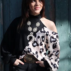 New off the shoulder black and cheetah print long sleeve!